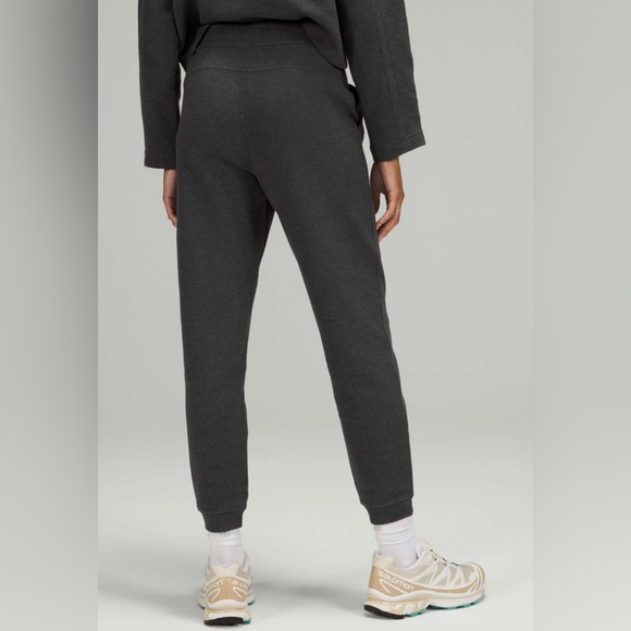 Lululemon Ribbed High-Rise 25” Joggers 7/8 Length In Heathered Black Size 4 - Picture 2 of 15